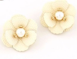 Cream Pearl Stud Earrings